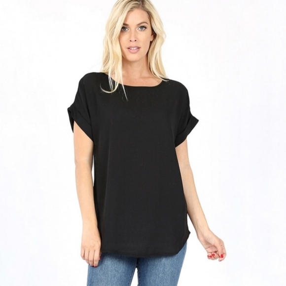 None Tops - 🆕 Boutique black curved hem short sleeve blouse